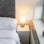 Bright With Parking & Balcony ברטיסלאבה