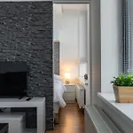 דירה Bright With Parking & Balcony *