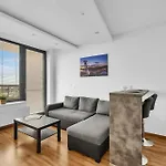 Bright With Parking & Balcony ברטיסלאבה