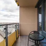 Bright With Parking & Balcony דירה ברטיסלאבה