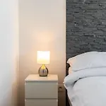 Bright With Parking & Balcony דירה *