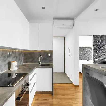 Daire Bright With Parking & Balcony