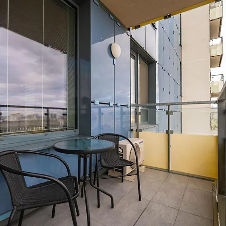 Apartman Bright With Parking & Balcony