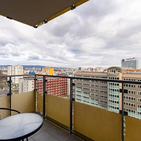 Bright With Parking & Balcony Apartman *