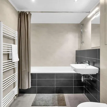 Bright With Parking & Balcony דירה *