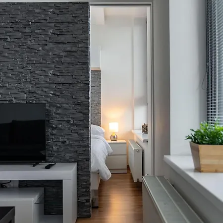 شقة Bright With Parking & Balcony *