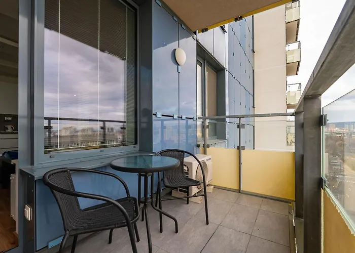 Daire Bright With Parking & Balcony