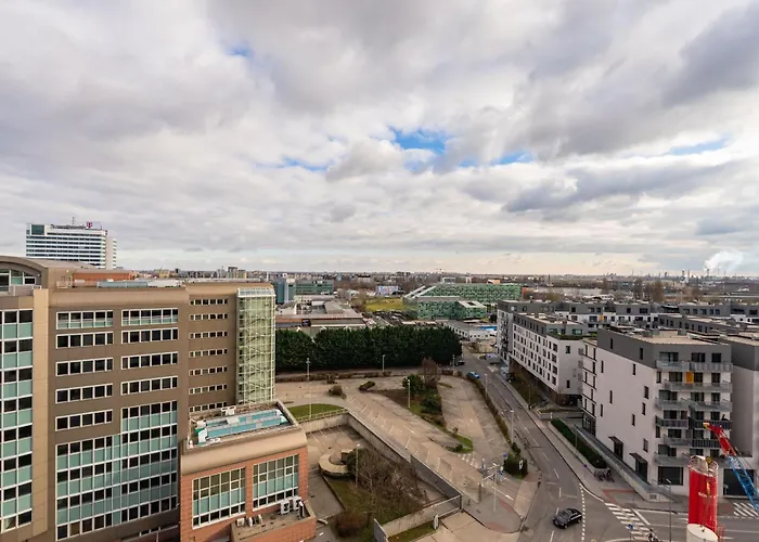 Daire Bright With Parking & Balcony