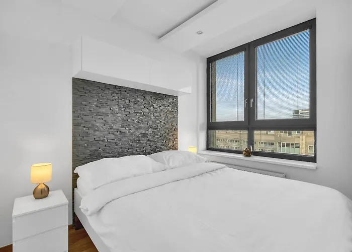 Apartman Bright With Parking & Balcony *