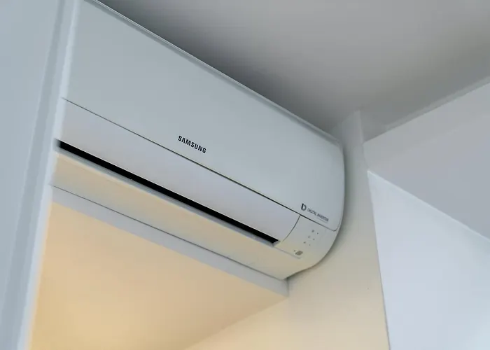 Bright With Parking & Balcony Pozsony