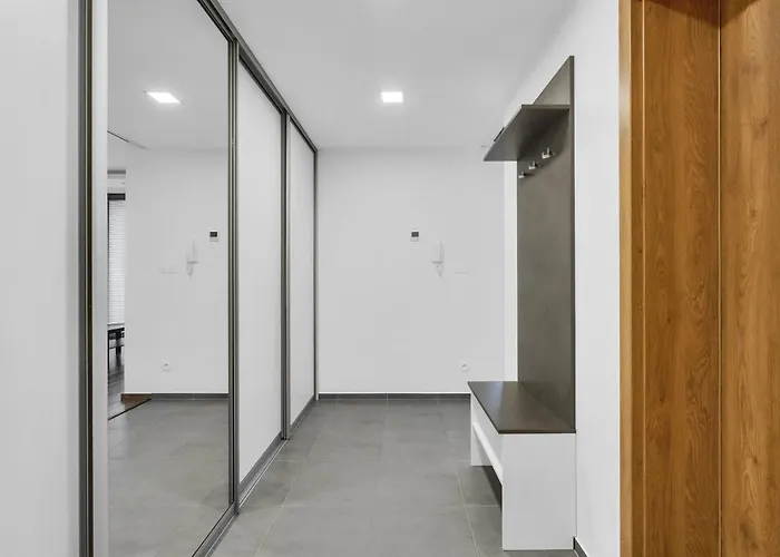 Apartman Bright With Parking & Balcony *